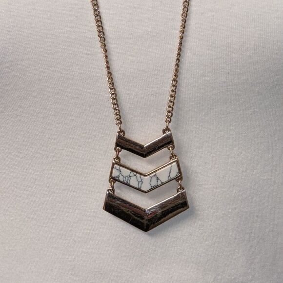 Chevron gold & white w/blue design necklace - Picture 3 of 5